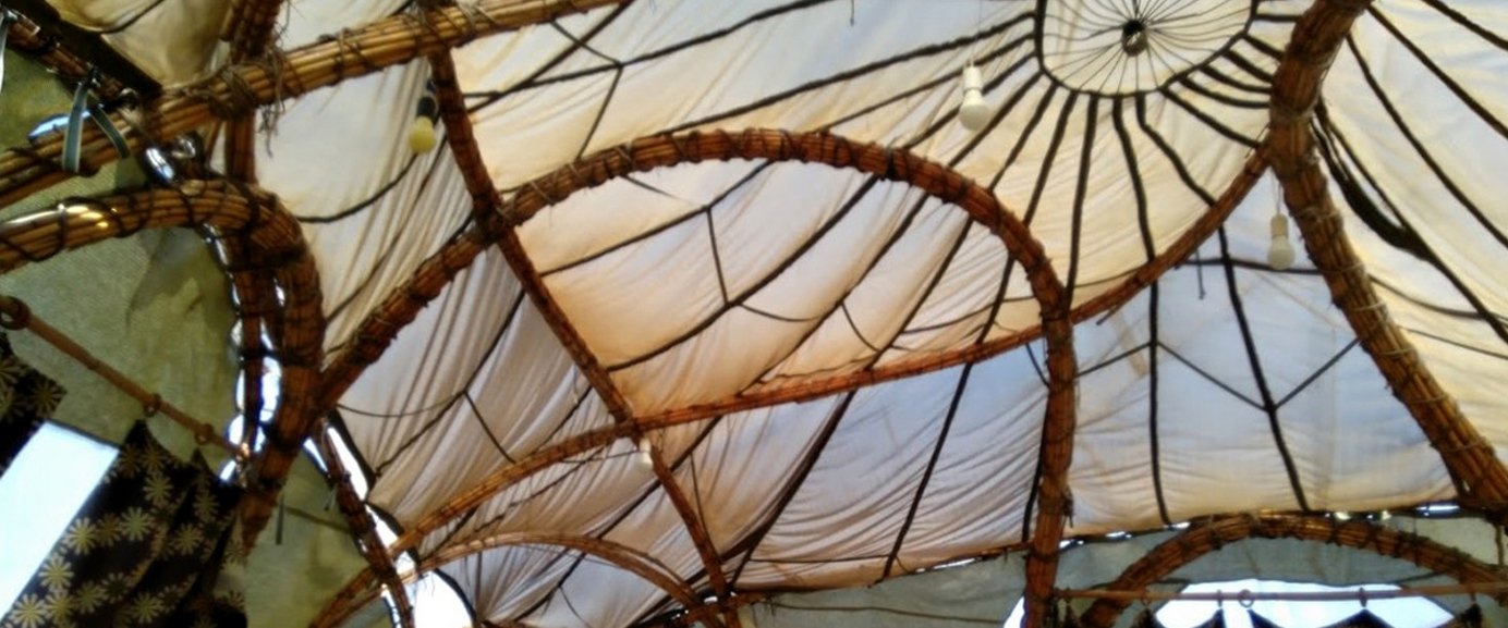 Estructuras con cañas y bambú